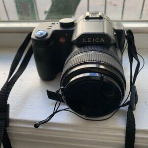 LEICA V-Lux 1 DSLR Camera with accessories